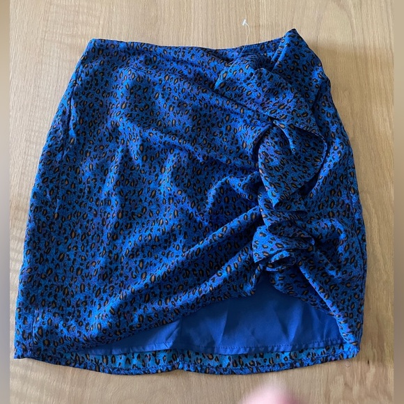 Urban Outfitters| Leopard Mila Printed Ruffle Mini Skirt in Blue, Animal Print!• - Picture 4 of 13